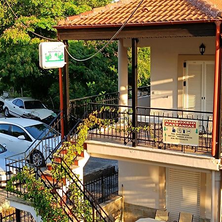 Отель Πανδοχείο Λίμνης Πλαστήρα Kastania  Экстерьер фото